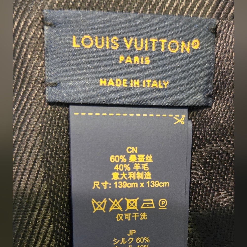 (SOLD) Louis Vuitton Monogram Shawl - Picture 13 of 15